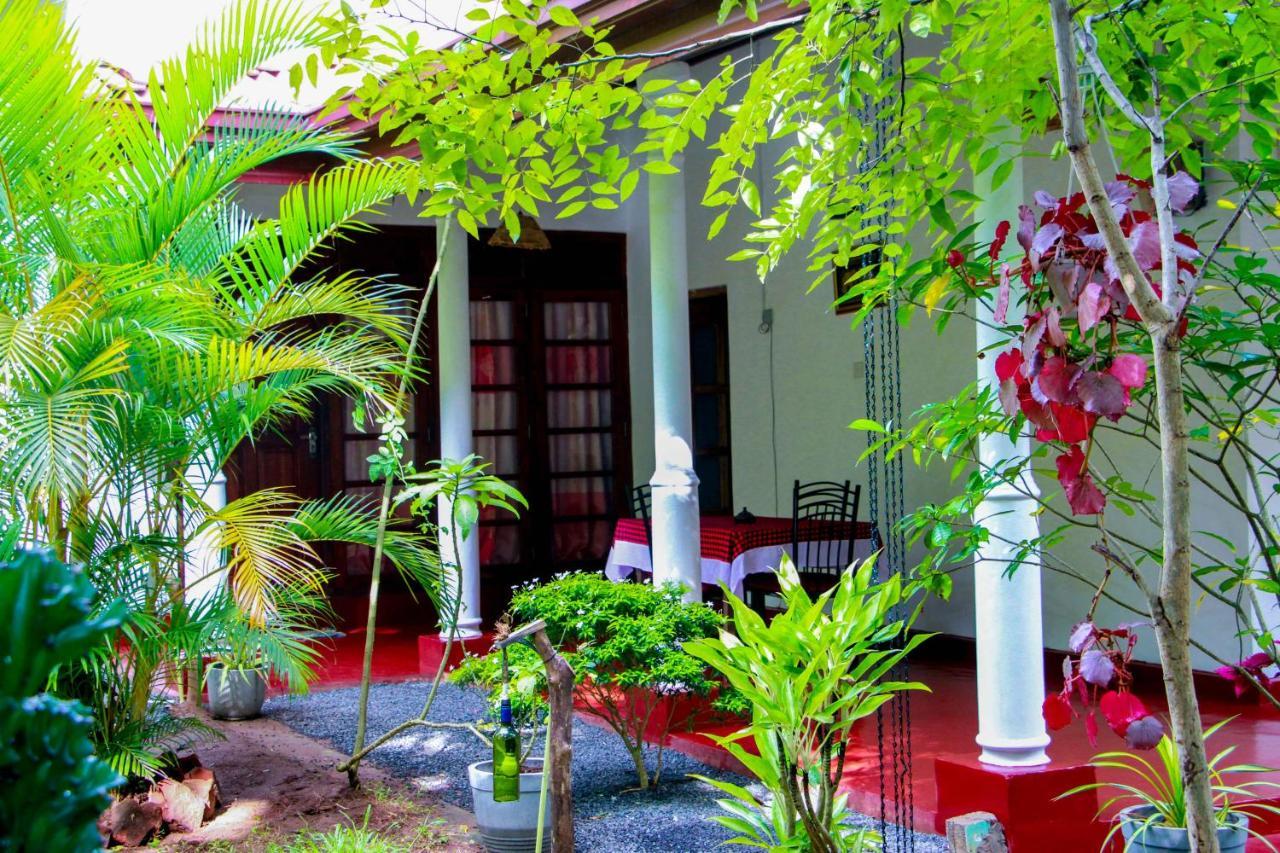 Thathsara Holiday Inn Sigiriya Exterior photo