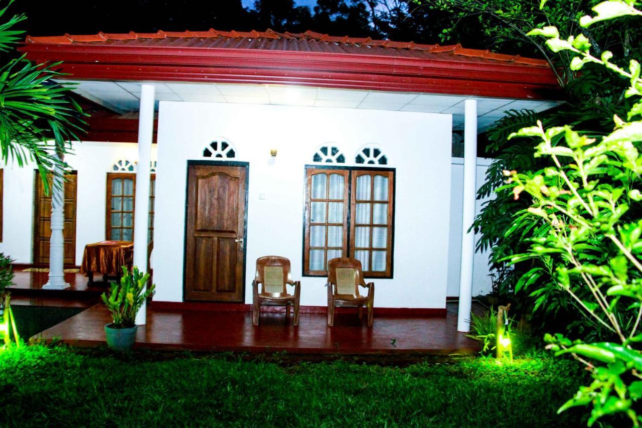 Thathsara Holiday Inn Sigiriya Exterior photo