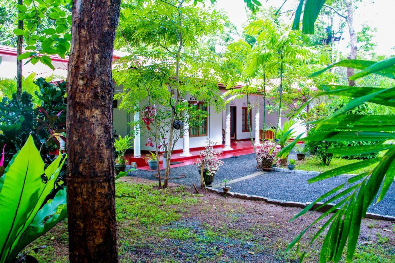 Thathsara Holiday Inn Sigiriya Exterior photo