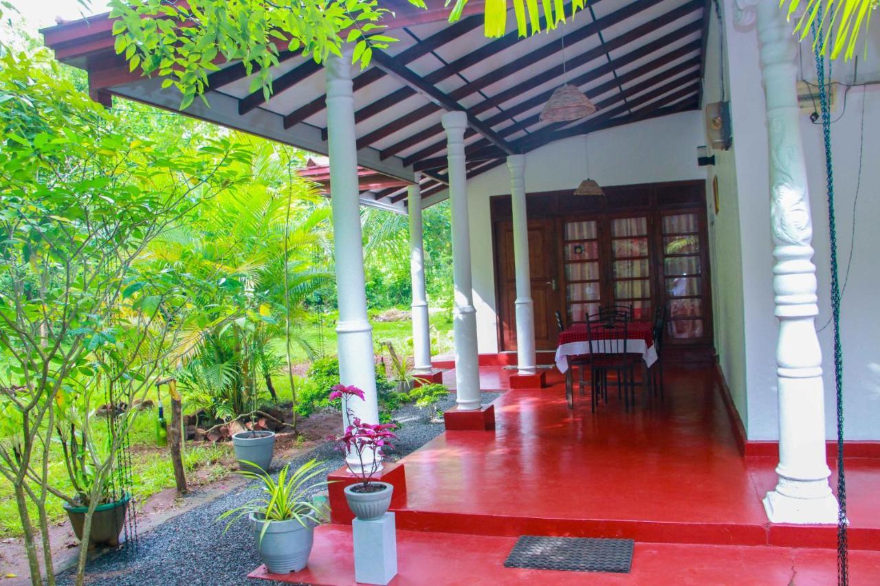 Thathsara Holiday Inn Sigiriya Exterior photo