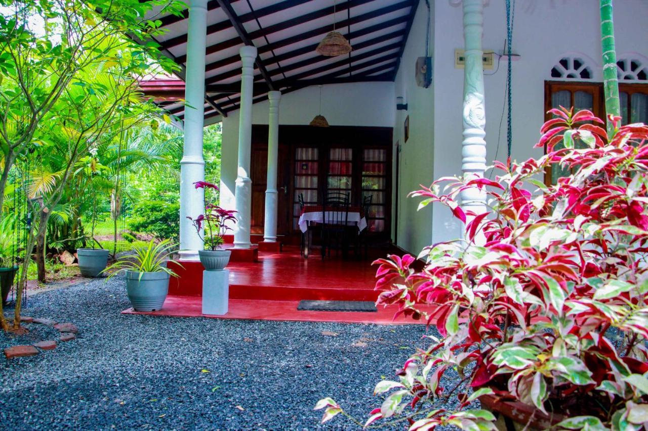 Thathsara Holiday Inn Sigiriya Exterior photo